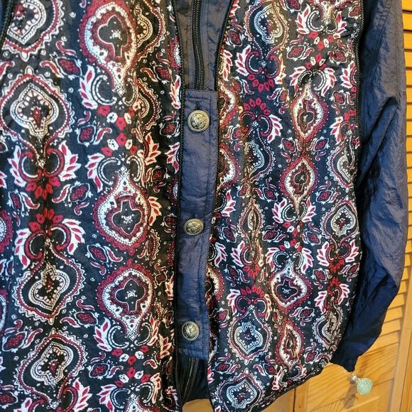 Northern Climate Vintage Lightweight Jacket with Oversized Buttons - Picture 2 of 7